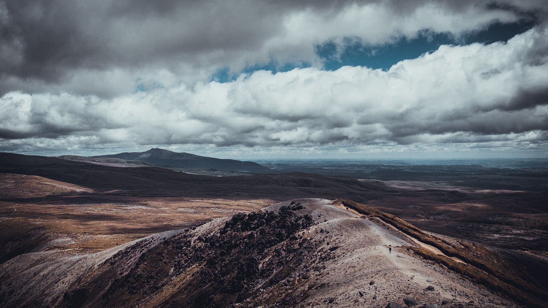 Ascent on Tongariro, Tongariro National Park, New Zealand